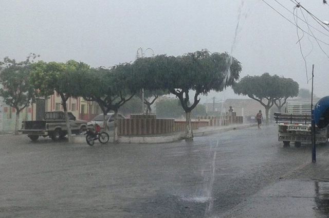 Folha Patoense - Pancadas de chuva na noite de hoje em Patos.