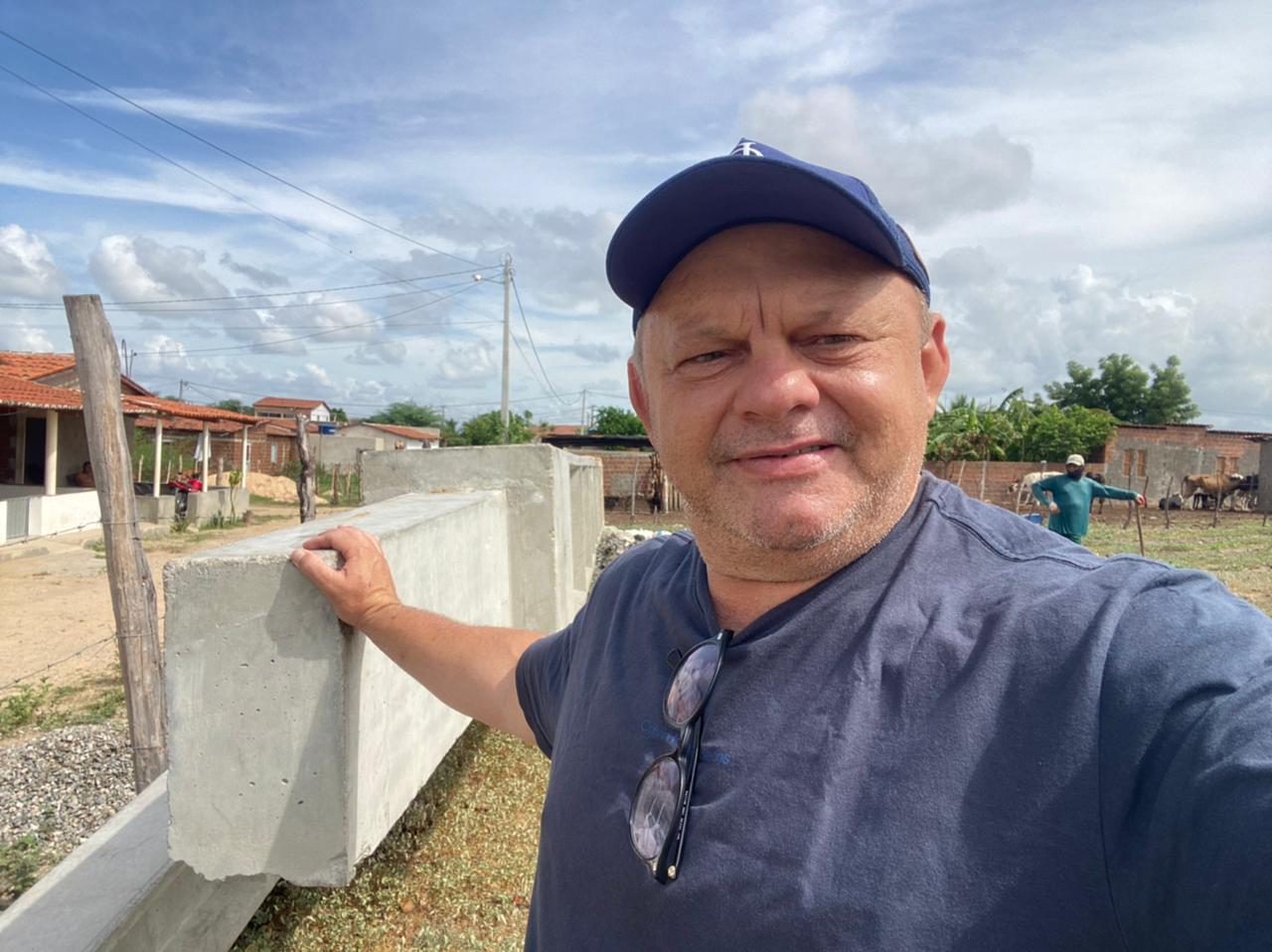 Boi Selado avança na conectividade: vereador Rubinho acompanha início das obras da torre da Brisanet