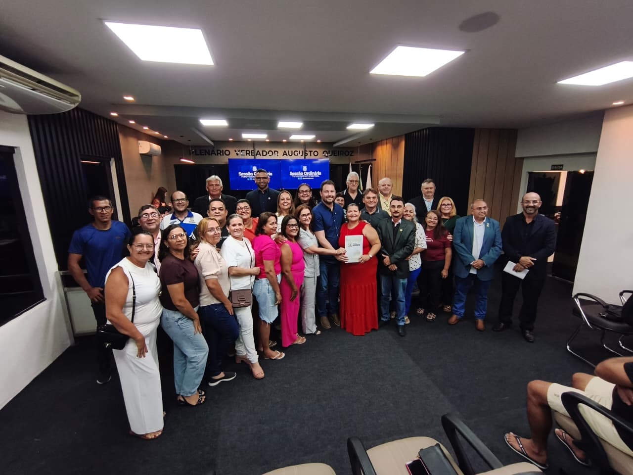 Prefeito Iogo Queiroz celebra avanço histórico com envio do Plano de Cargos, Carreiras e Remuneração dos Servidores Efetivos à Câmara Municipal