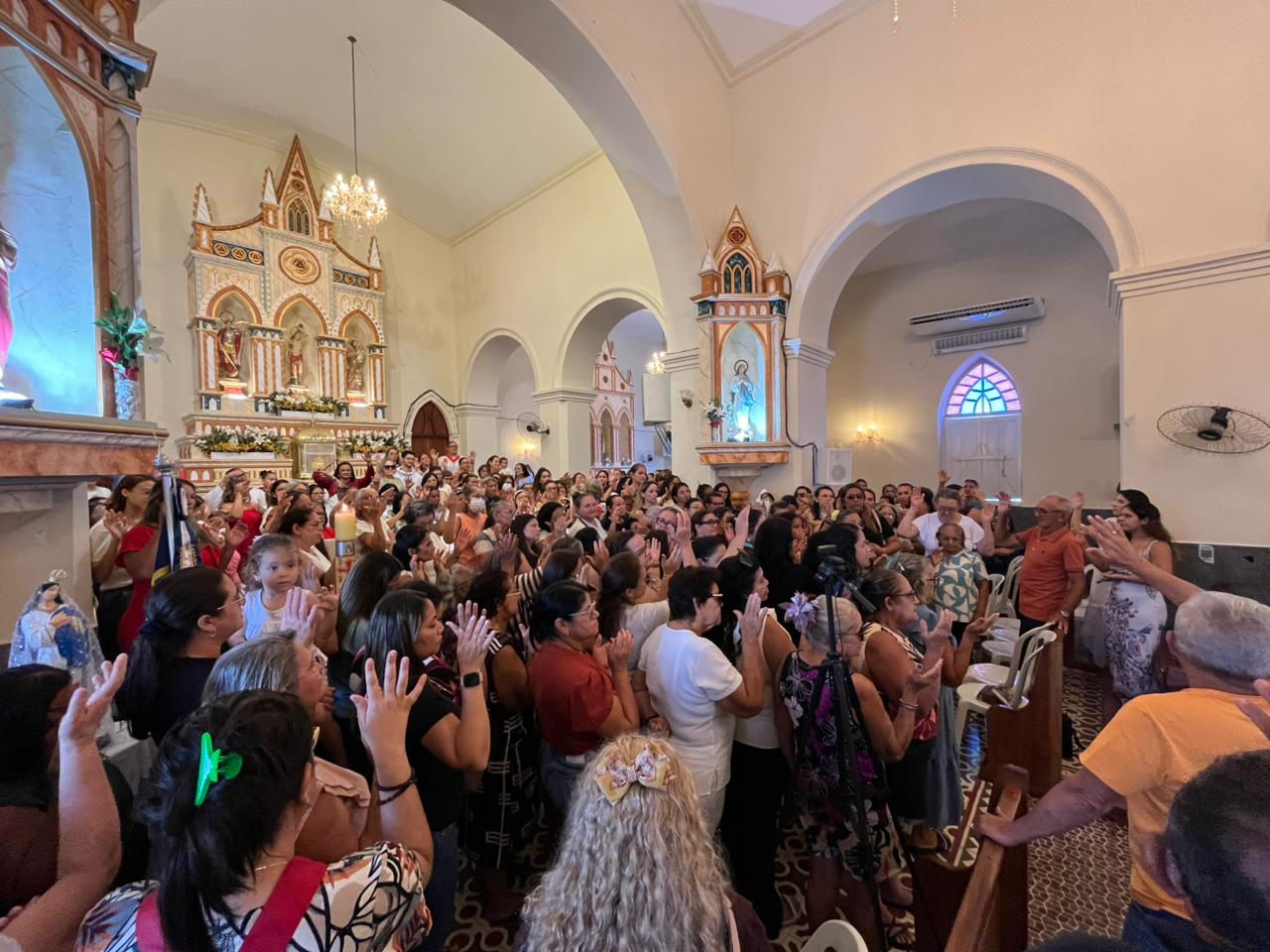 Missa e bênção especial às mães marcam manhã de fé e emoção na Matriz de São Sebastião e São Miguel em Jucurutu