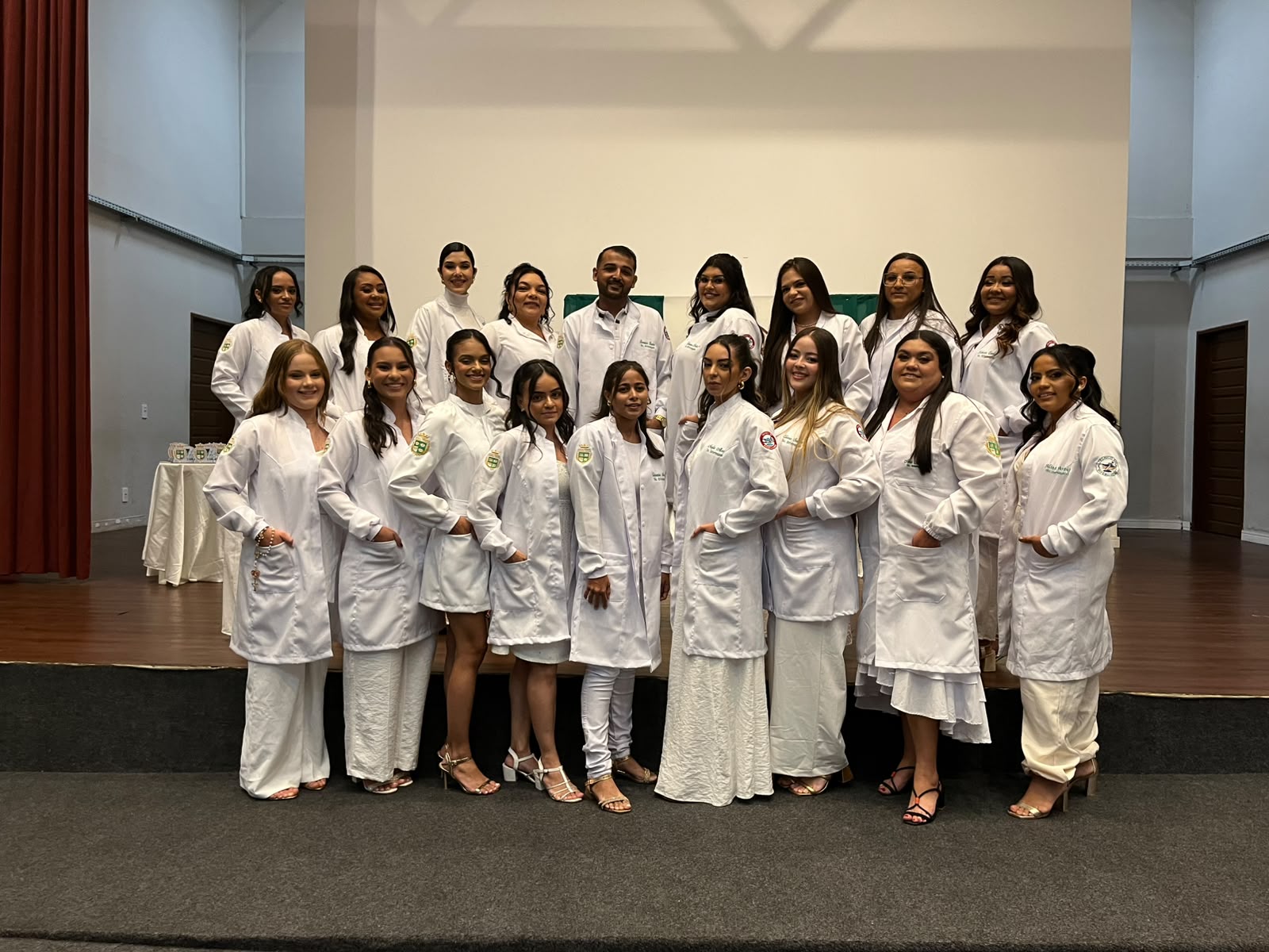 Cerimônia do Jaleco marca início de uma nova etapa para estudantes do Curso Técnico de Enfermagem da Escola Raimunda Nonata