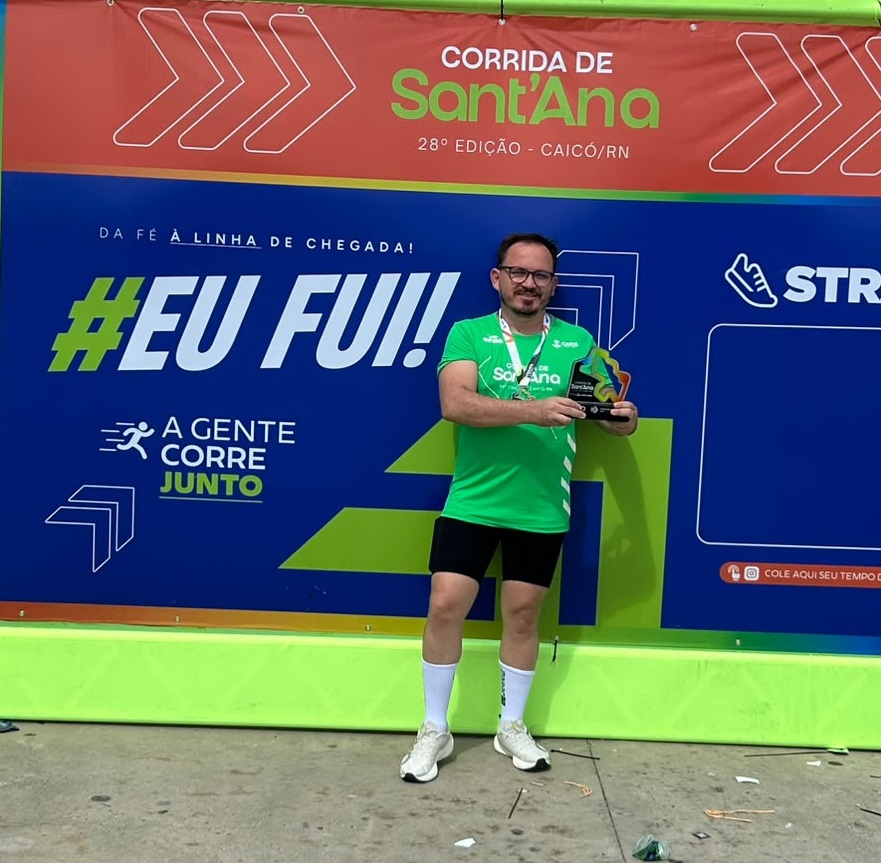 Aleson Artur Oliveira conquista 3º lugar PCD na Corrida de Sant’Ana 2026 e inspira pessoas com deficiência visual