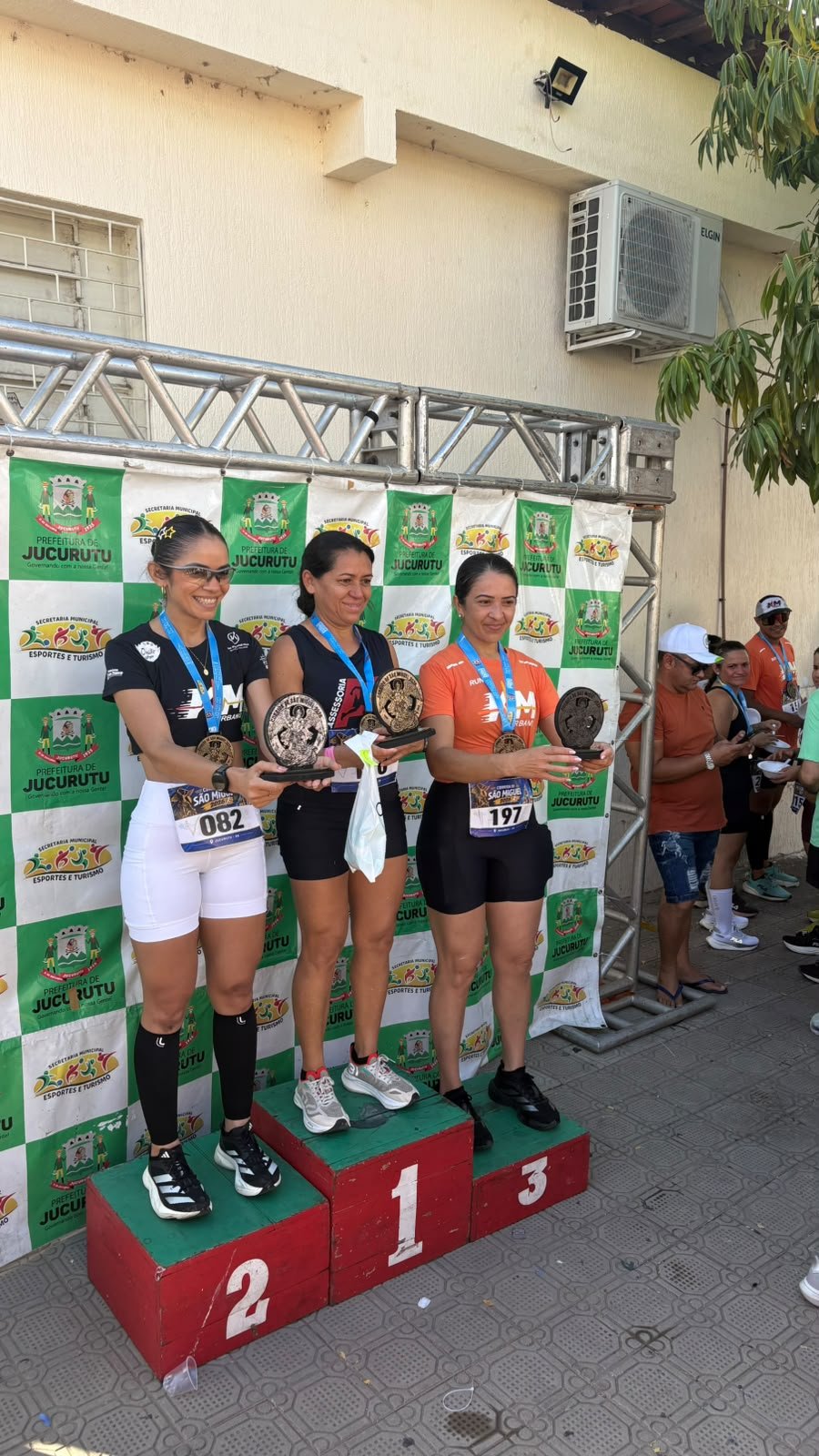 Laura conquista o primeiro lugar na categoria local feminino na Corrida de São Miguel 2026