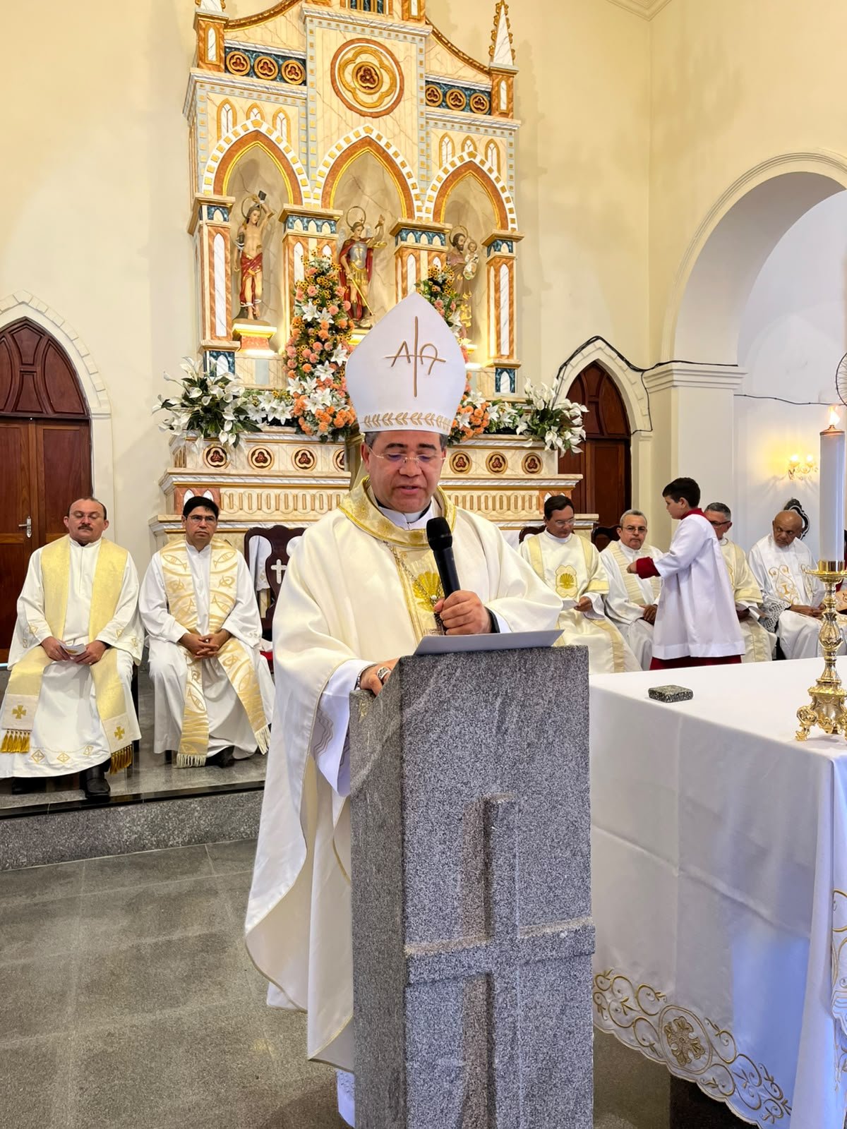 Dom Antônio Ranis preside Missa Solene de São Miguel em Jucurutu