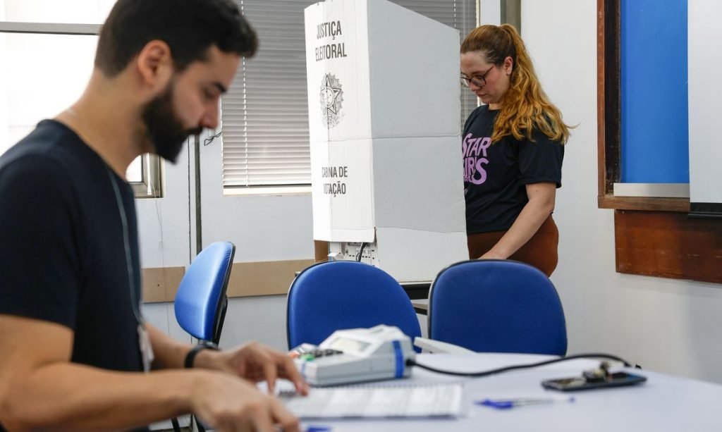 Eleitor que faltou ao primeiro turno pode votar no segundo em 25 de Outubro